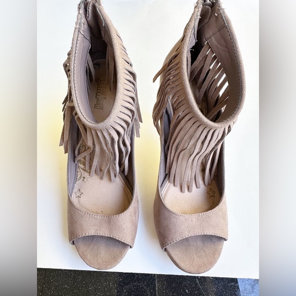 Brash  Fasinista taupe tan boho suede strappy ankle strap fringe shoe  6.5 - Picture 1 of 8